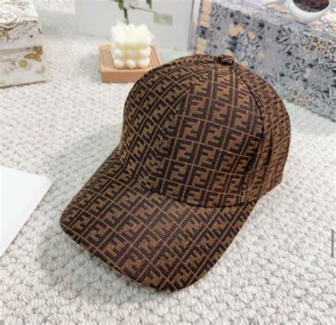 fendi seduta velluto|Cappello .